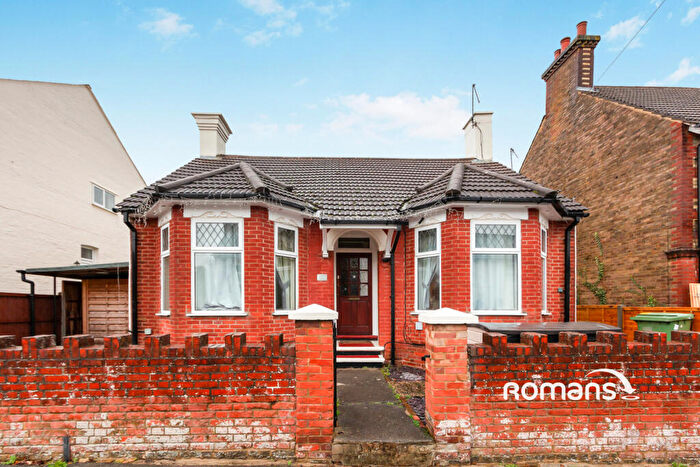 4 Bedroom Detached House To Rent In Holly Road, Aldershot, Hampshire, GU12