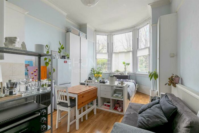 Studio To Rent In Green Lanes, London, N4