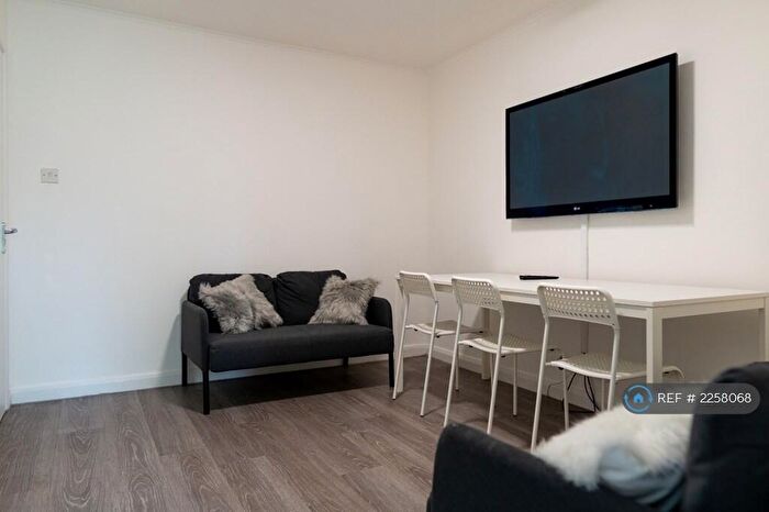 6 Bedroom Detached House To Rent In Harefield Close, Exeter, EX4