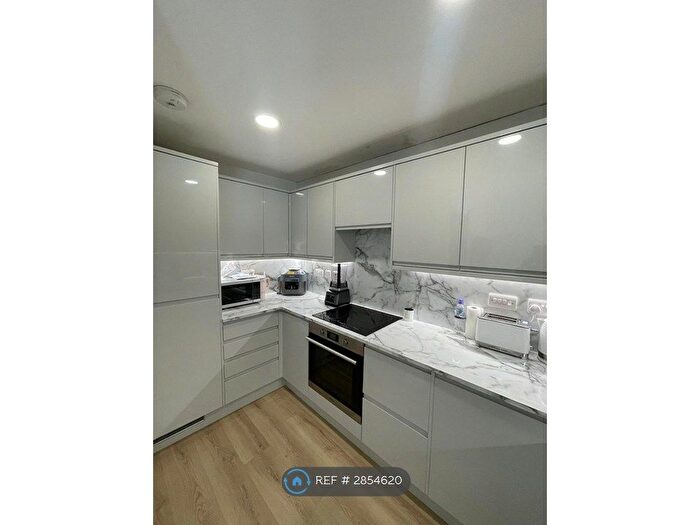 2 Bedroom Flat To Rent In Sommerville Court, Borehamwood, WD6