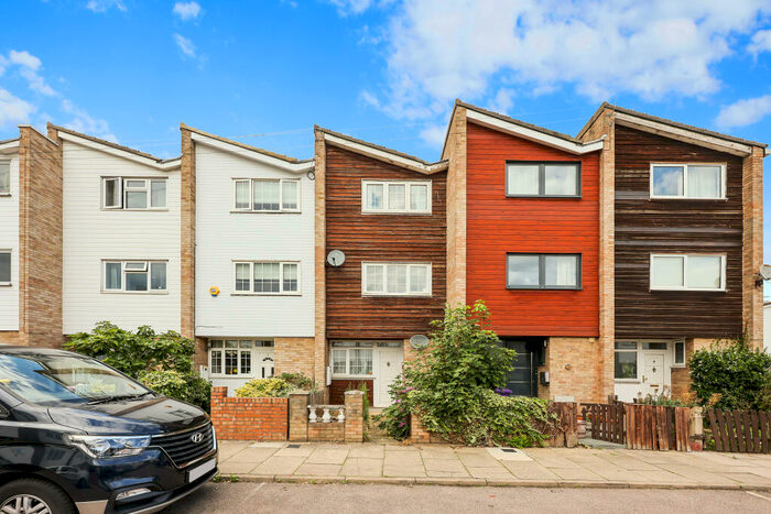 4 Bedroom Terraced House To Rent In Annie Besant Close, Bow, E3