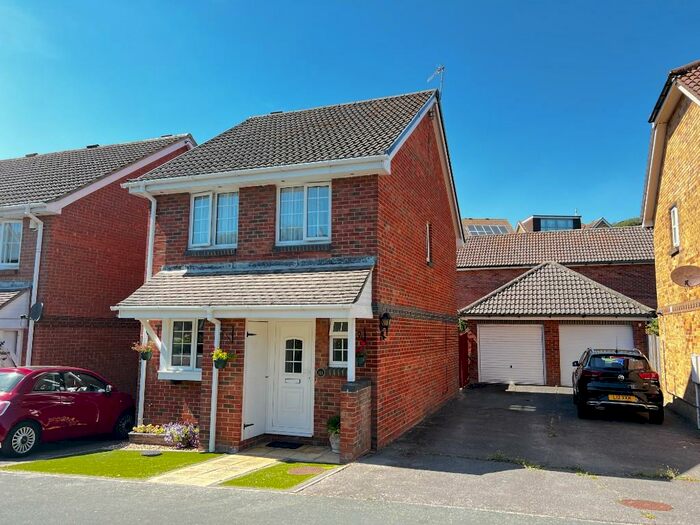 3 Bedroom Detached House To Rent In Princess Drive, Seaford, East Sussex, BN25