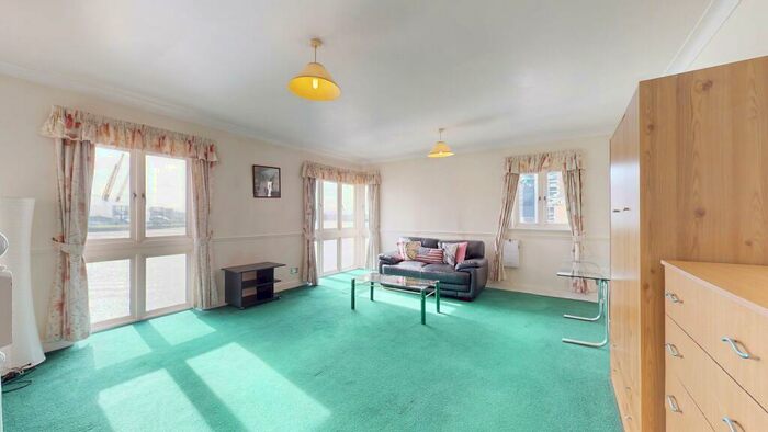 3 Bedroom Flat To Rent In Jamestown Way, E14