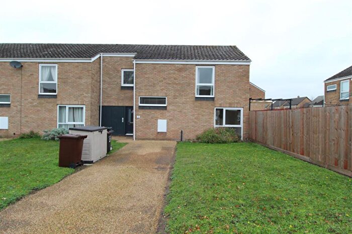 3 Bedroom Link Detached House To Rent In Oak Lane, Raf Lakenheath, IP27