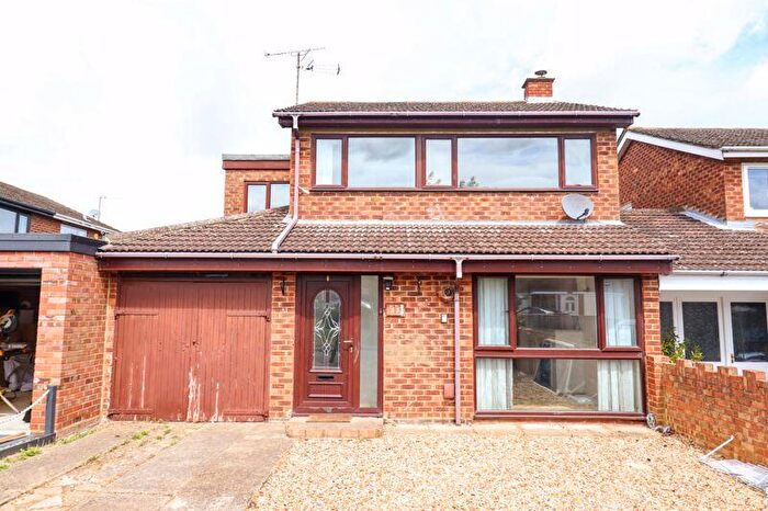 4 Bedroom Semi-Detached House For Sale In Frensham Drive, Bletchley Milton Keynes, MK2