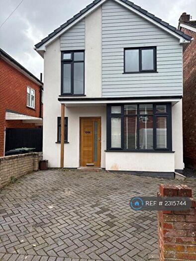 4 Bedroom Detached House To Rent In Jumpers Road, Christchurch, BH23