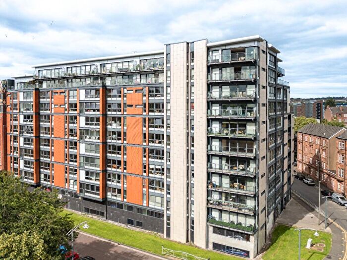 2 Bedroom Flat To Rent In Templeton Court, Glasgow Green, Glasgow, G40