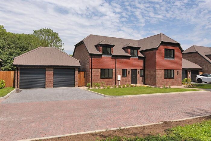 4 Bedroom Detached House For Sale In Pepingstraw Close, Offham, ME19