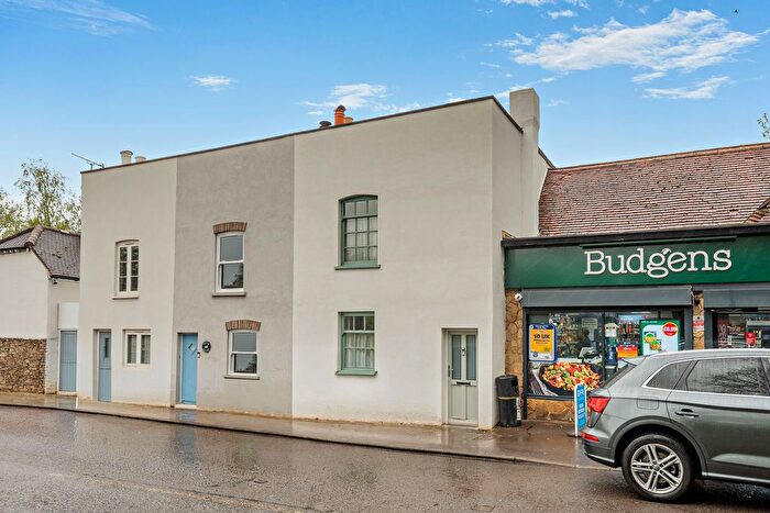 2 Bedroom Terraced House For Sale In Station Road, Gomshall, GU5