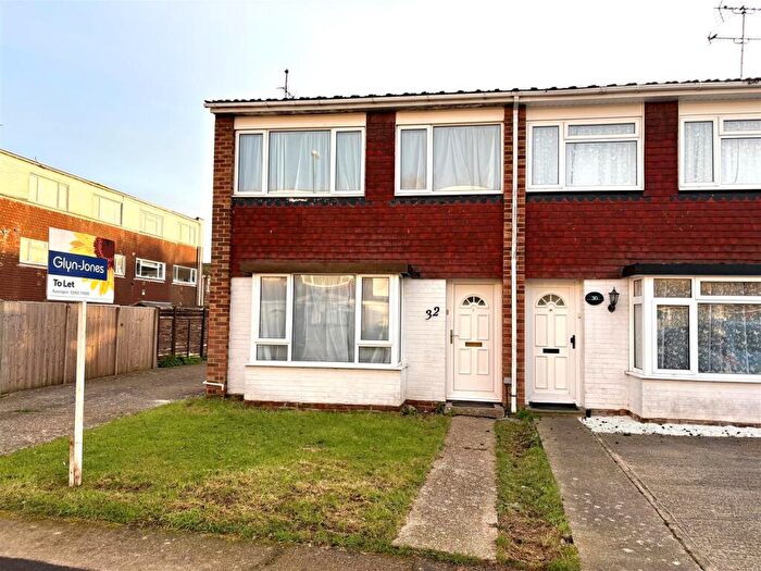 3 Bedroom Semi Detached House To Rent In Colebrook Road, Wick, Littlehampton, BN17