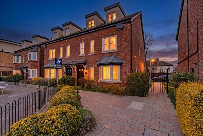 3 Bedroom Semi Detached House For Sale In Constable Mews, Upminster, RM14