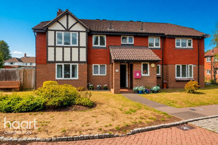 2 Bedroom Apartment For Sale In Chartwell Drive, Orpington, BR6