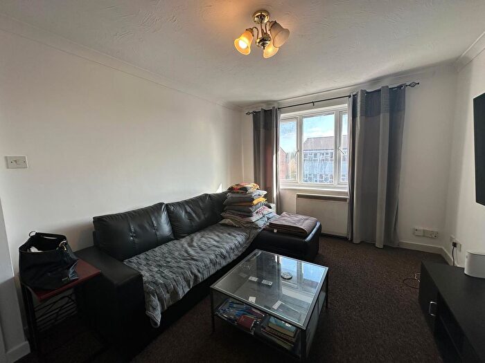 1 Bedroom Flat For Sale In Melbourne Road, Tilbury, Essex, RM18
