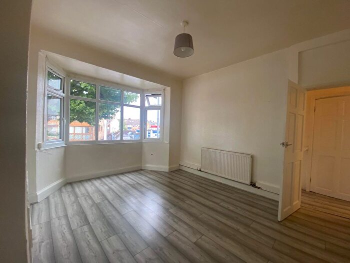2 Bedroom Flat To Rent In Lea Bridge Road, London, E17
