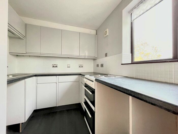 1 Bedroom Flat To Rent In Haslers Lane, Dunmow, CM6