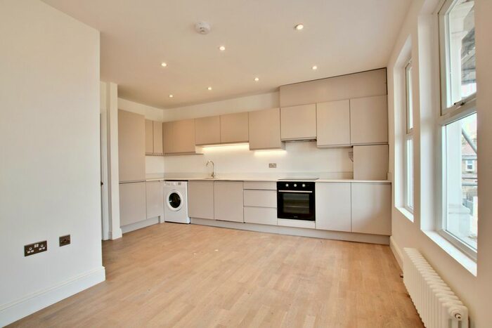 2 Bedroom Flat To Rent In Southwell Road, London, SE5