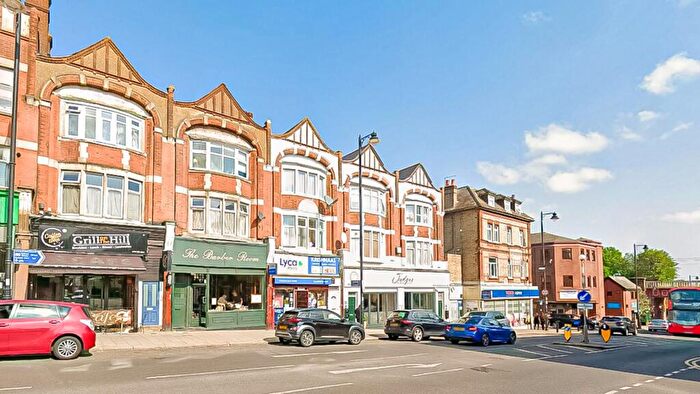 2 Bedroom Apartment To Rent In Windmill Hill, Enfield, EN2