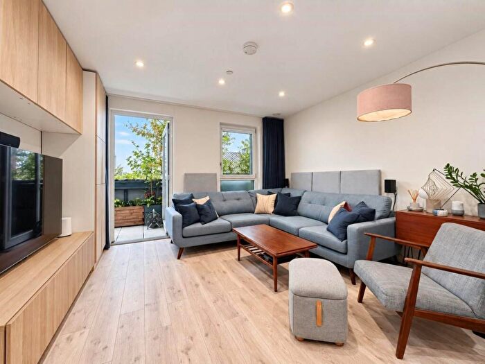 2 Bedroom Flat For Sale In Shipbuiding Way, London, E13