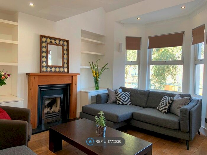 2 Bedroom Flat To Rent In Nealden Street, London, SW9