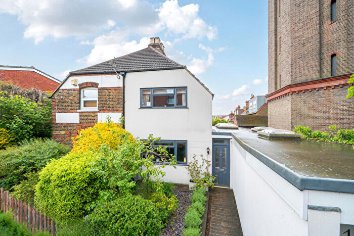 4 Bedroom Semi-Detached House For Sale In Woodcot Cottages, Cleanthus Road, Shooters Hill, SE18