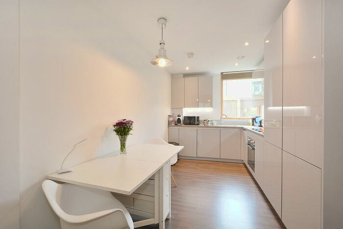 2 Bedroom Apartment To Rent In Leeward Court, Yeoman Street, London, SE8
