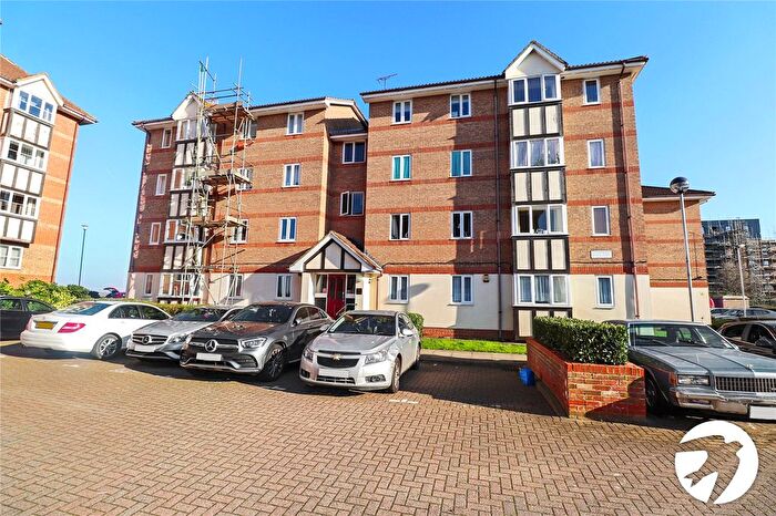 2 Bedroom Flat For Sale In Chandlers Drive, Erith, DA8