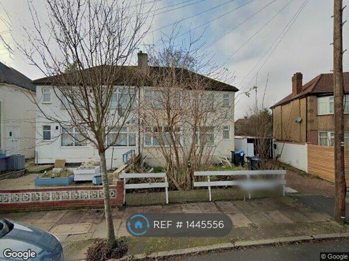 2 Bedroom Maisonette To Rent In Westmoor Road, Enfield, EN3