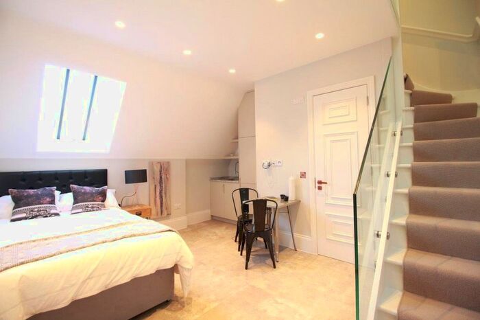 Studio To Rent In Weston Park, Crouch End, London N8