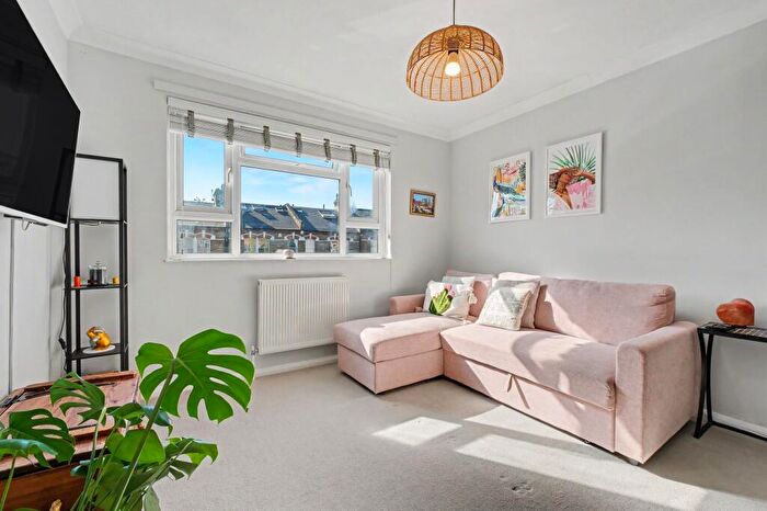 1 Bedroom Flat For Sale In Trinder Road, London, N19