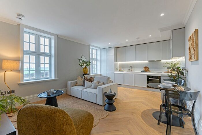 1 Bedroom Flat For Sale In Kings Meadow, Whyteleafe Hill, Whyteleafe, CR3