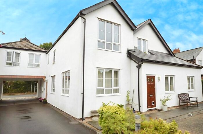 2 Bedroom Flat To Rent In Saddlers Court, - Windsor Road, Woking, GU24