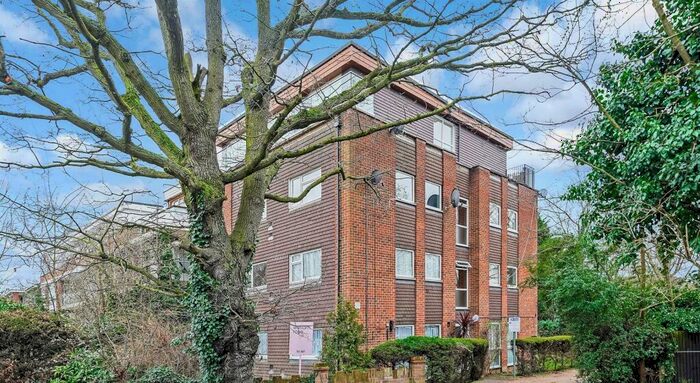 2 Bedroom Apartment To Rent In The Ridgeway, North Chingford, E4