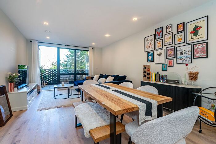 2 Bedroom Flat For Sale In Middle Road, Hanwell, W7