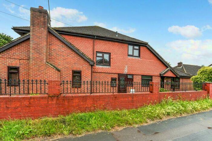 5 Bedroom Detached House To Rent In Greenfields Avenue, Alton, GU34