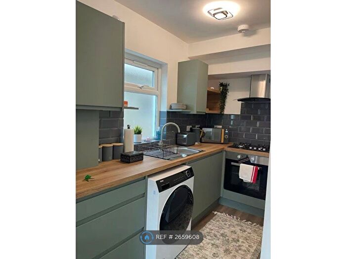 2 Bedroom Maisonette To Rent In Brenmead Place, London, NW11