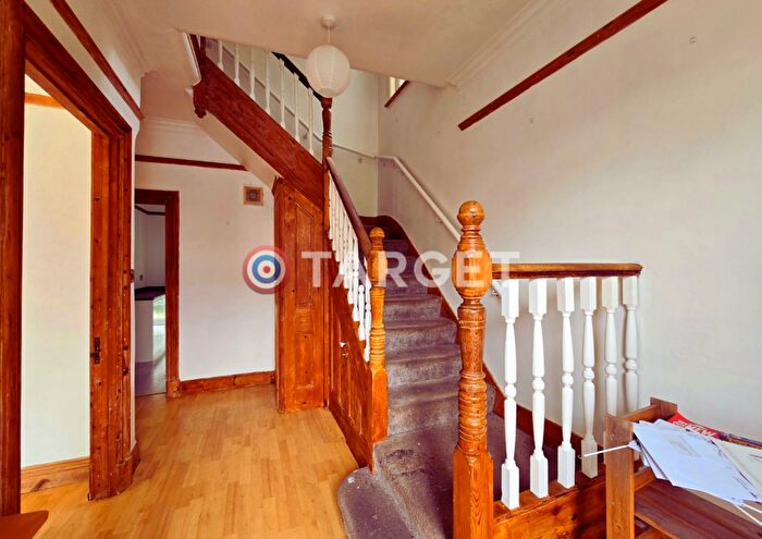 4 Bedroom Semi-Detached House To Rent In Queens Road, Enfield, EN1