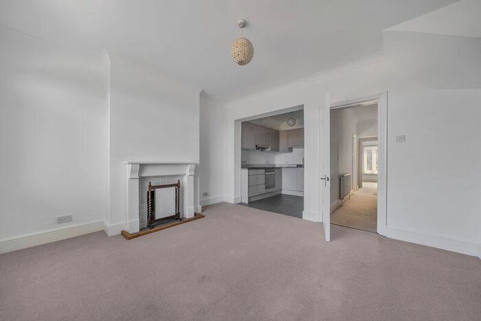 2 Bedroom Flat To Rent In Petersfield Road, Whitehill, GU35