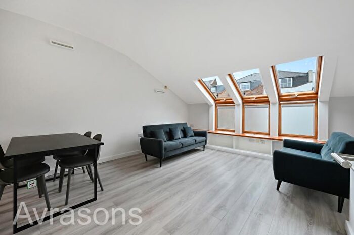 4 Bedroom Flat To Rent In Offley Road, Oval, London, SW9