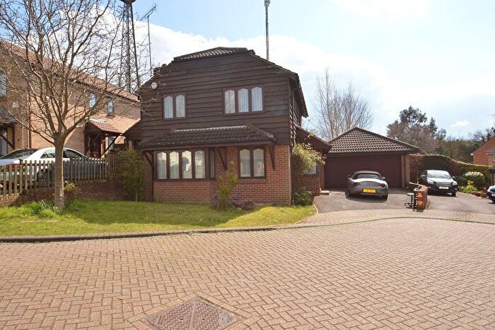 4 Bedroom Detached House To Rent In Beehive Close, Uxbridge, Middlesex, UB10