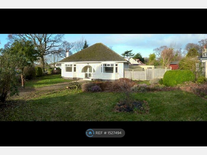 3 Bedroom Bungalow To Rent In The Grove, Christchurch, BH23