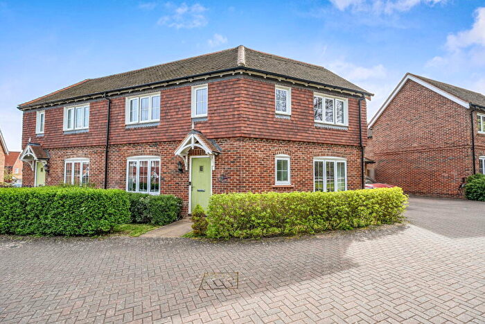 3 Bedroom Semi Detached House For Sale In Flagstone Crescent Chineham, RG24