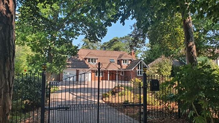 4 Bedroom Detached House For Sale In Dudsbury Avenue, Ferndown, BH22