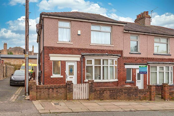 4 Bedroom End Of Terrace House For Sale In Avondale Road, Lancaster, LA1