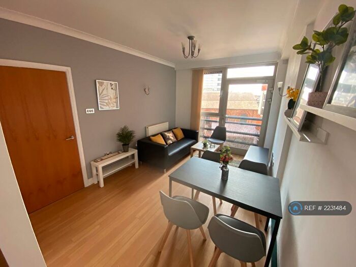 3 Bedroom Flat To Rent In Loxley Court, Nottingham, NG1