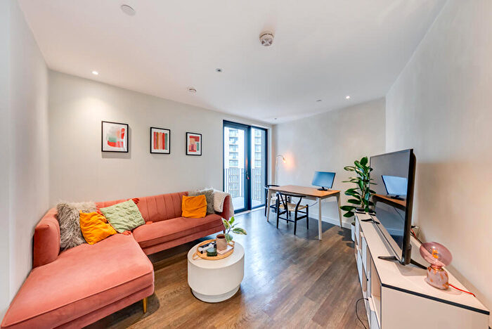 1 Bedroom Flat For Sale In Woolwich High Street, London, SE18