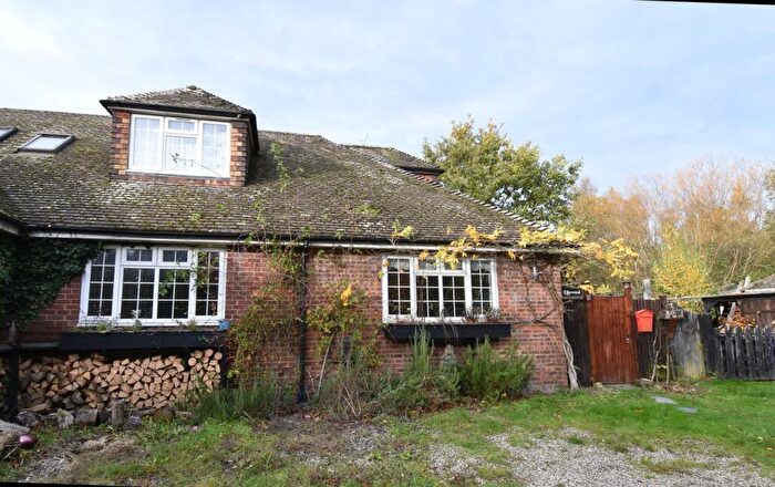 2 Bedroom Flat To Rent In Headcorn Road, Sandway, Maidstone, ME17