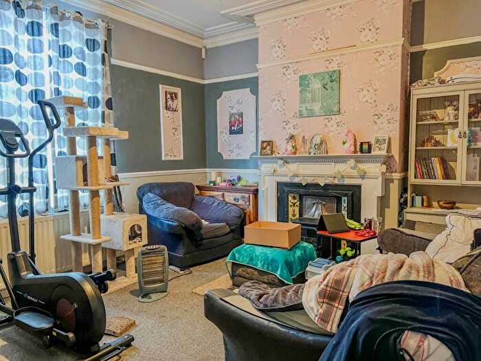 5 Bedroom End Of Terrace House For Sale In Macaulay Street, Grimsby, DN31