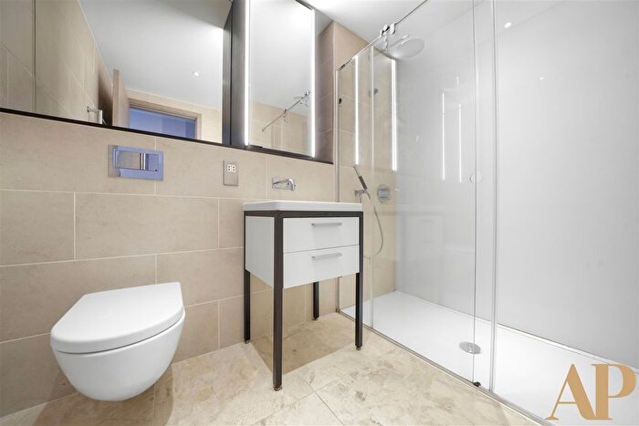 3 Bedroom Flat To Rent In Chivers Passage, London, SW18
