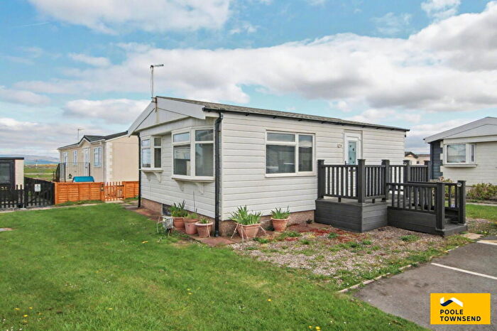 2 Bedroom Chalet For Sale In West Shore Park, Walney, Barrow-in-furness, LA14
