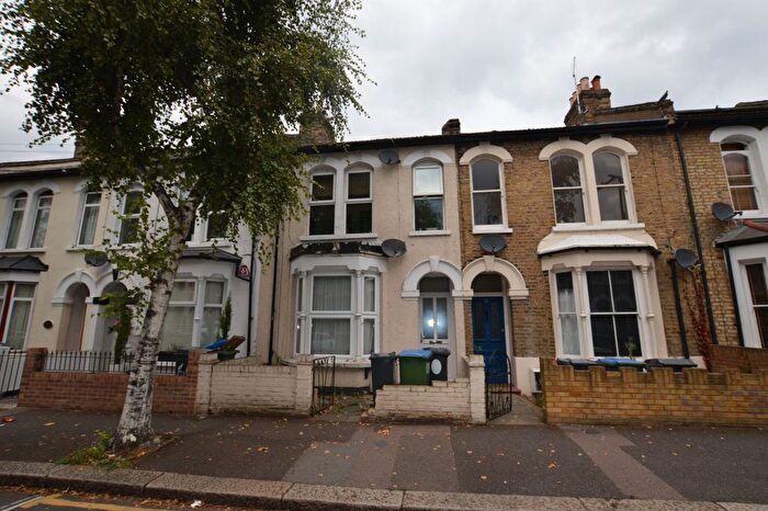 2 Bedroom Flat To Rent In Hazelwood Road, London, E17